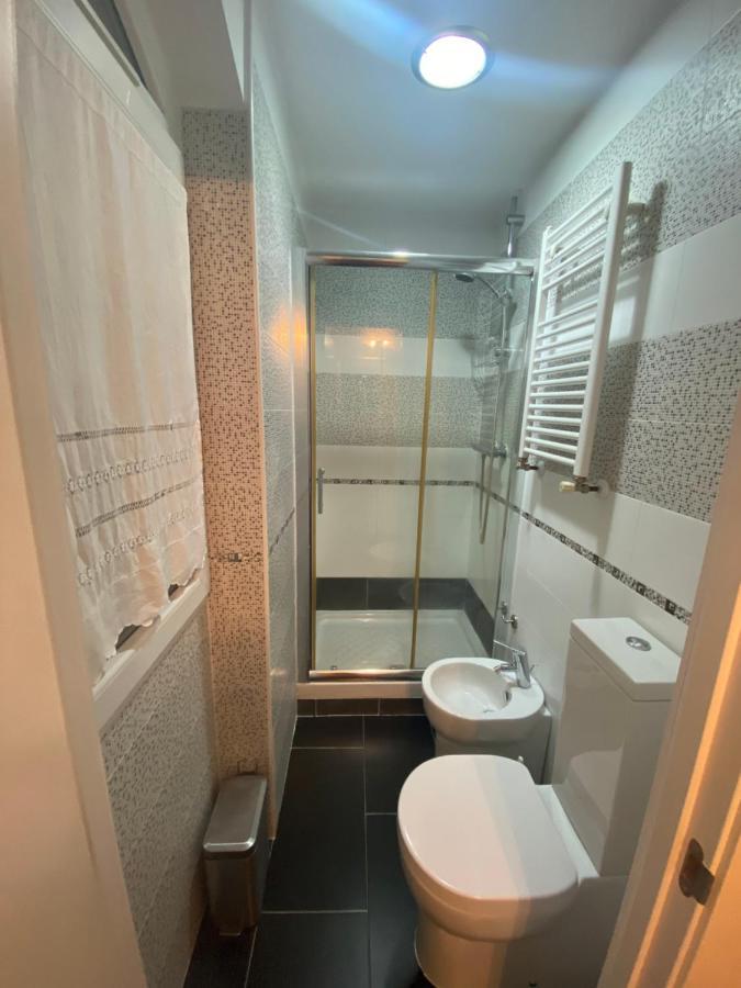 De Frente A 4 Torres, Habitacion Con Bano Hotel Мадрид Екстериор снимка