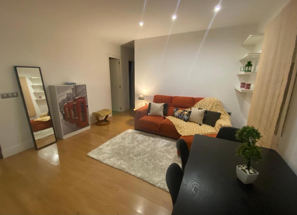 De Frente A 4 Torres, Habitacion Con Bano Hotel Мадрид Екстериор снимка