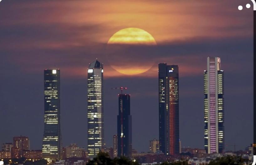 De Frente A 4 Torres, Habitacion Con Bano Hotel Мадрид Екстериор снимка