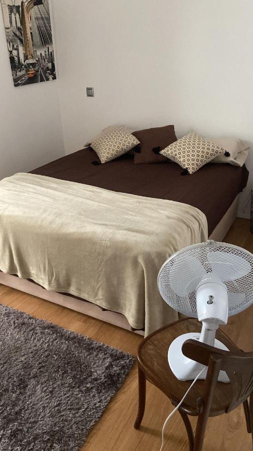 De Frente A 4 Torres, Habitacion Con Bano Hotel Мадрид Екстериор снимка